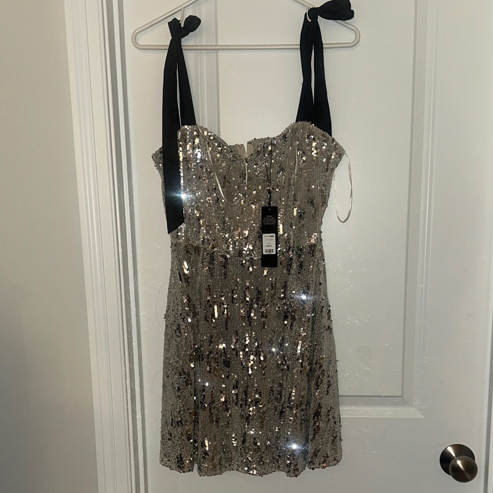 Glittering Sequin Dress with Black Ties - Picture 3 of 6
